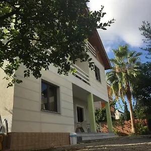  Hostal Grande House