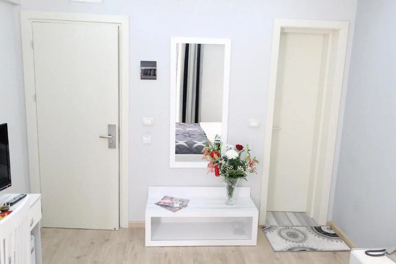 Hotel Vila Verde City Center Tirana 4*,  Albania