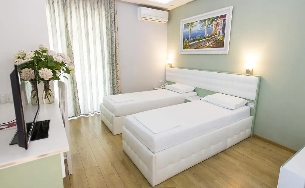 Hotel Vila Verde City Center Tirana 4*,